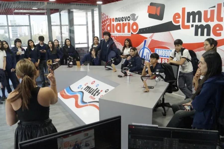Alumnos del Colegio Belén recorrieron las instalaciones del Multimedio y conocieron la dinámica del trabajo periodístico