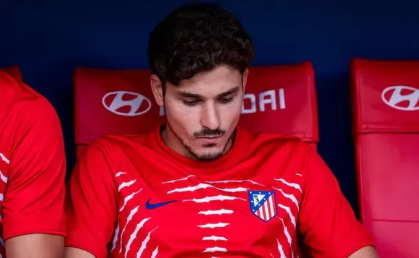 Julián Álvarez evalúa rescindir unilateralmente su contrato con el Atlético de Madrid para concretar su llegada al Barcelona
