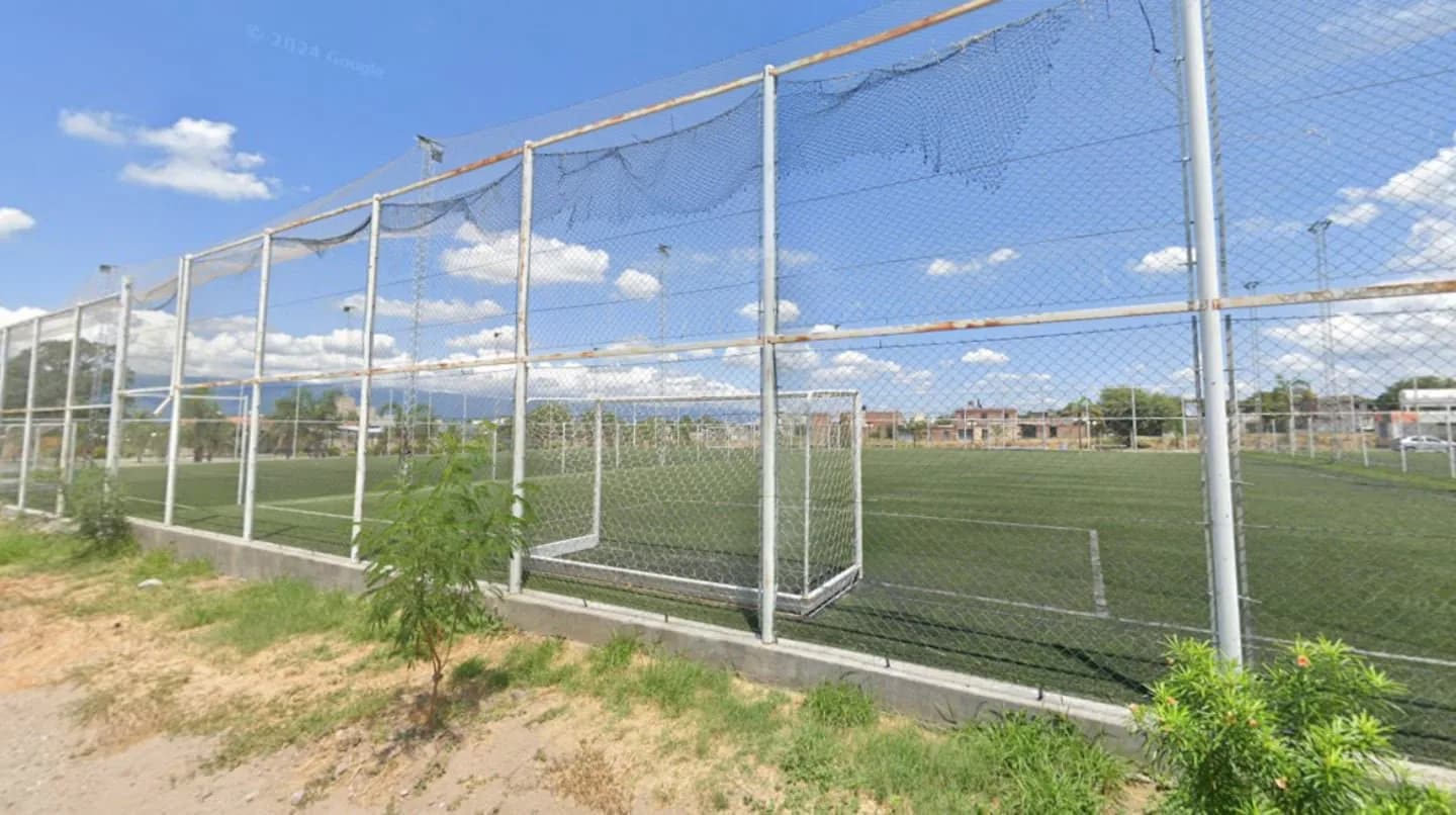 Tragedia en una cancha: tenía 21 años, jugaba al fútbol con amigos y murió