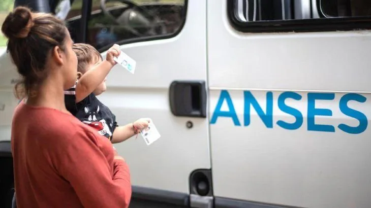 ANSES paga este lunes 31 de agosto: qué DNI cobran y los montos