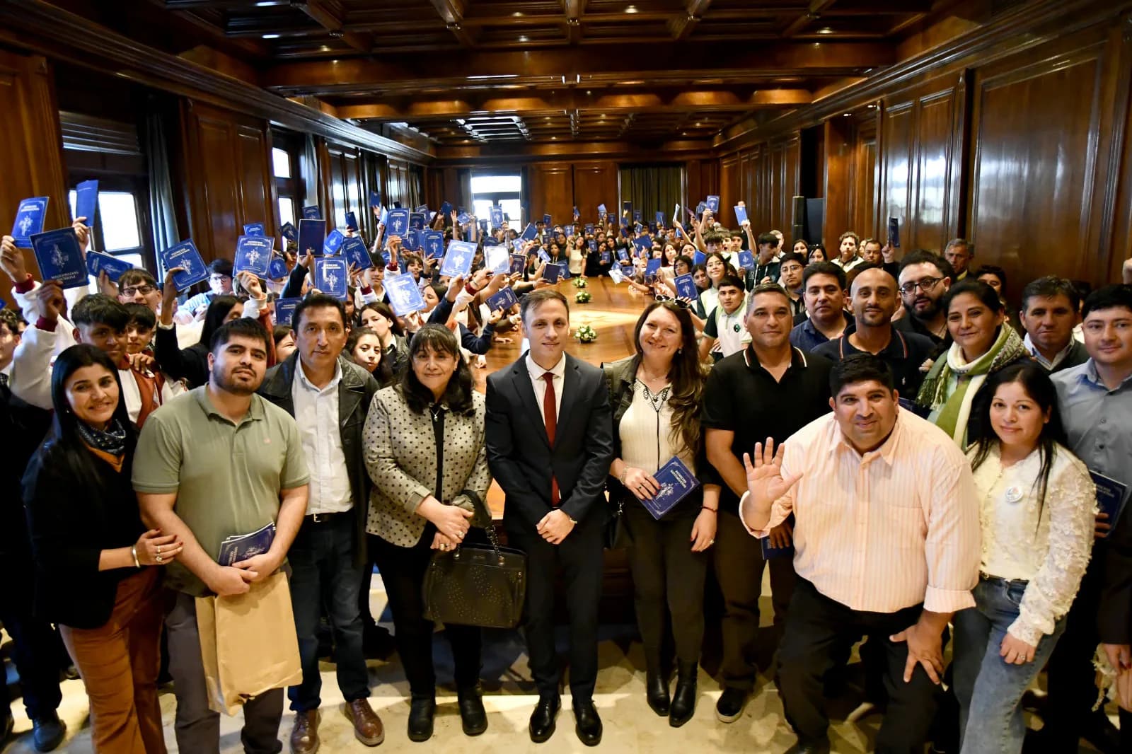 Estudiantes de cuatro departamentos visitaron Casa de Gobierno en el marco de "Conociendo mi provincia"