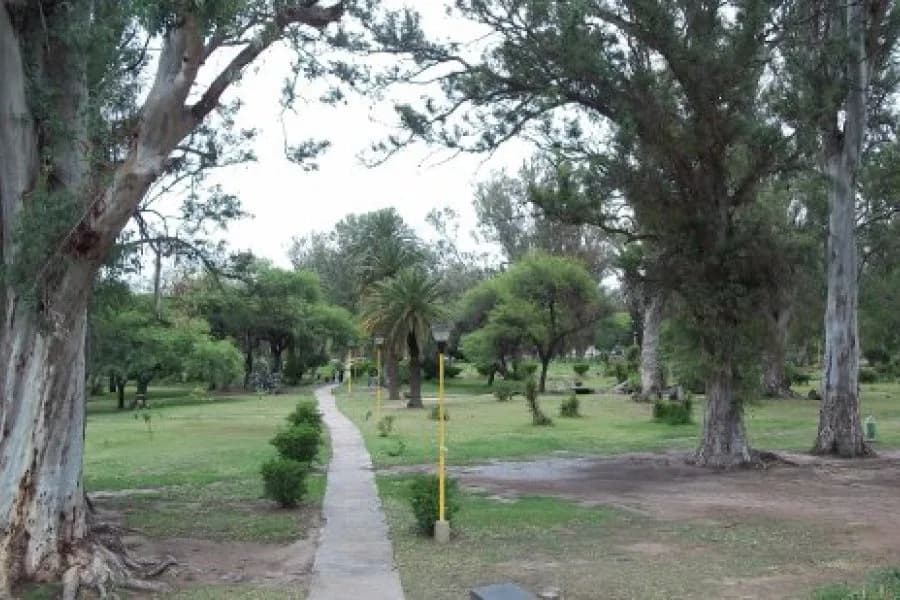 Emiten alerta por fuertes ráfagas de viento en Santiago del Estero y recomiendan no concurrir al Parque Aguirre