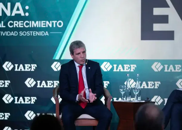 Luis Caputo descartó un rescate estatal a morosos y afirmó que el trabajo de los bancos es asumir el riesgo crediticio