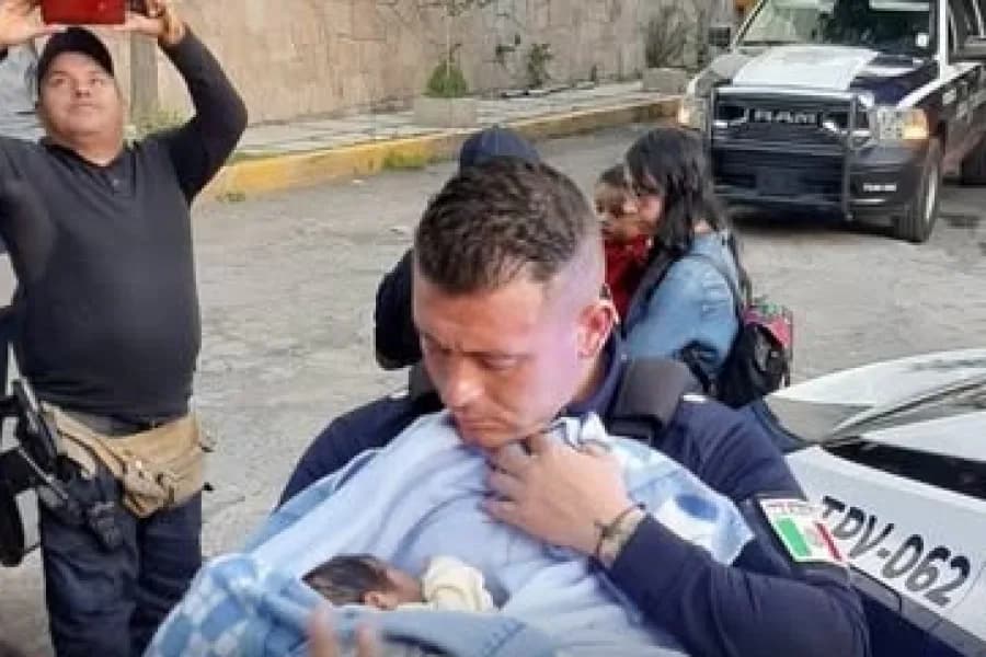 Hallaron a un bebé recién nacido abandonado dentro de una bolsa