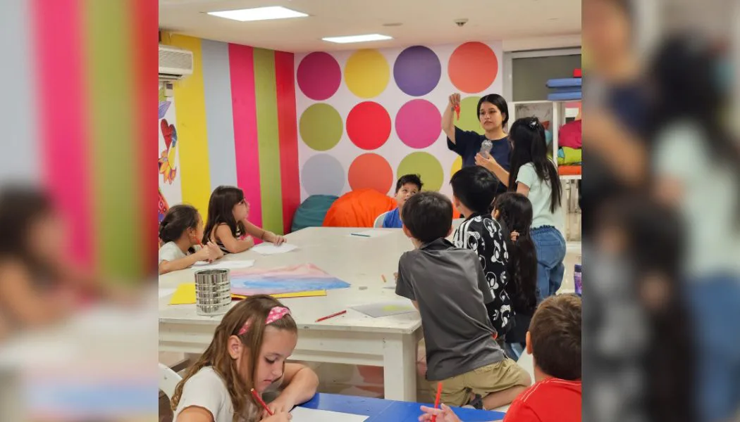 El CCB invita a los más chicos a crear y jugar con los colores en un taller gratuito de “Falso Vitreaux”