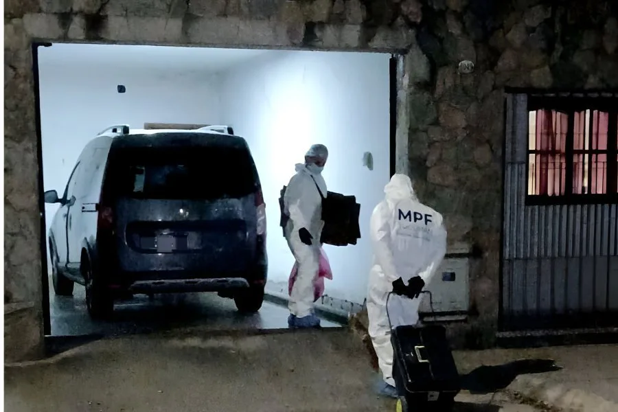 Mató a su esposo de un tiro en la cabeza y después llamó a su hijo: tiene 79 años