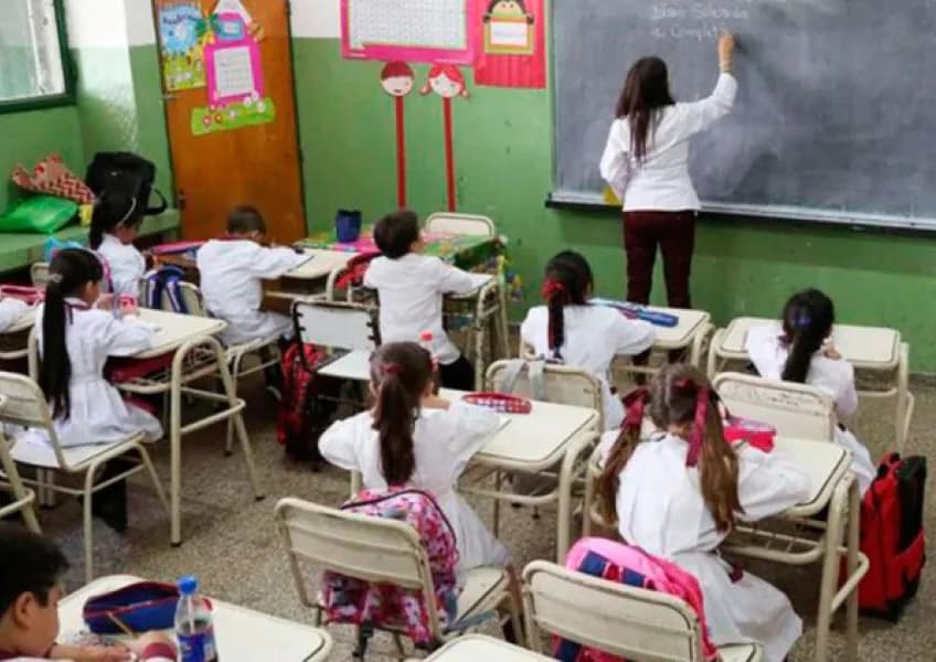 Docentes de Santiago: ofrecen cargos y horas cátedra titulares y suplentes, cómo postularse