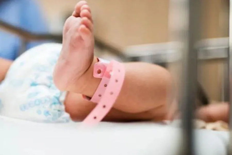 Insólito error en Córdoba: intercambiaron a dos bebés al nacer y descubrieron la verdad 46 años después
