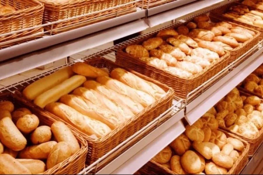 Golpe al bolsillo: el pan podría aumentar hasta un 15% en Santiago y rozar los $4.000