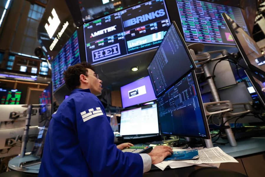 Jornada positiva en los mercados: suben las acciones argentinas y el riesgo país sigue debajo de los 500 puntos