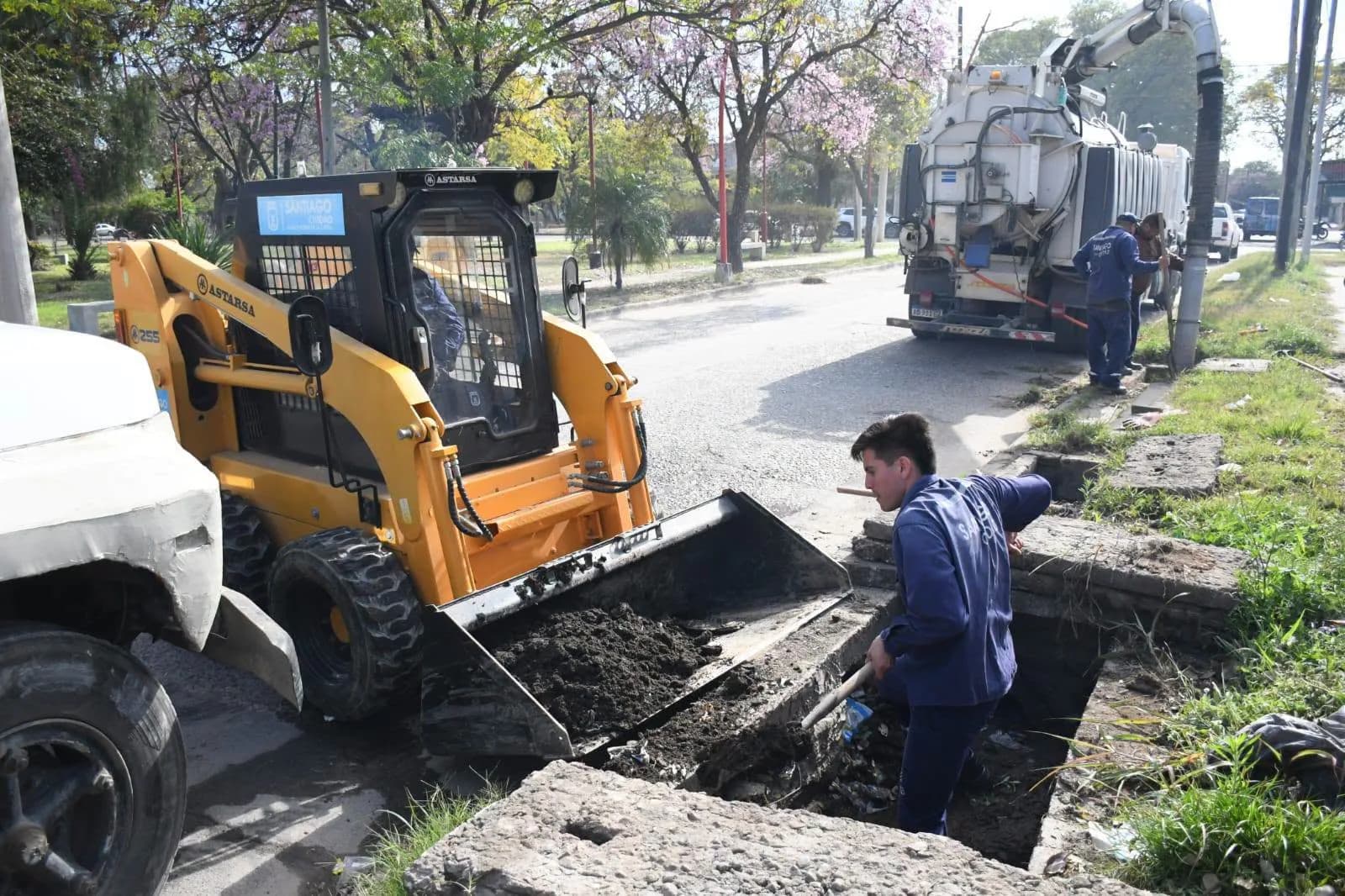 La Municipalidad de la Capital realizó el mantenimiento de más de 60 cámaras pluviales