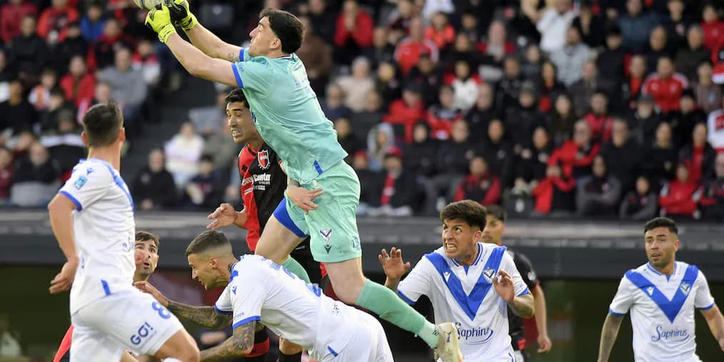 Operaron de urgencia a Emmanuel Mammana tras un fuerte choque en el partido ante Newell’s