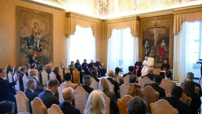 El papa León XIV recibió a una delegación argentina antes de su viaje al país y escuchó reclamos por la situación social