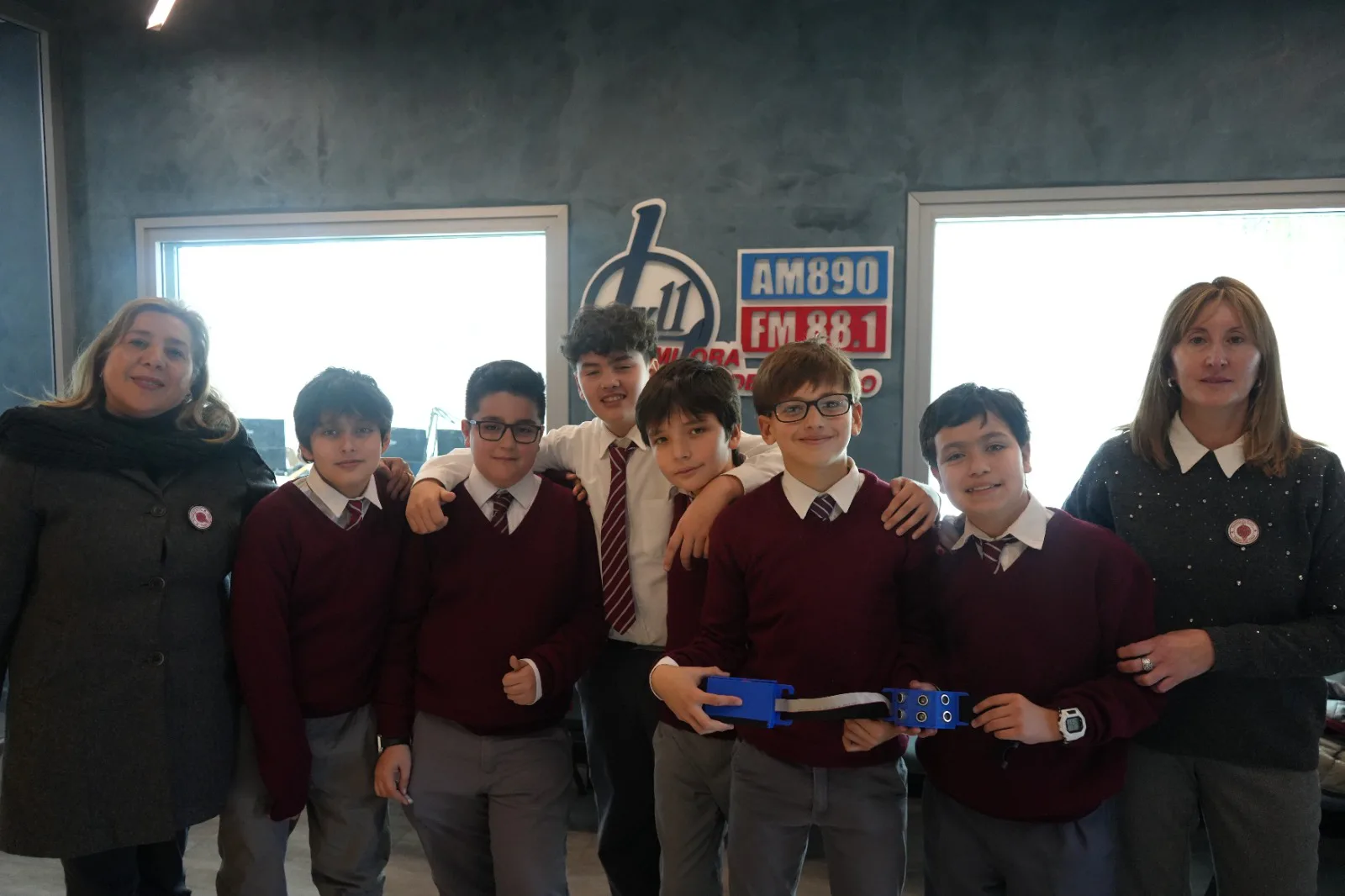 Estudiantes santiagueños crearon un cinturón para personas ciegas y representarán a la provincia en una instancia nacional