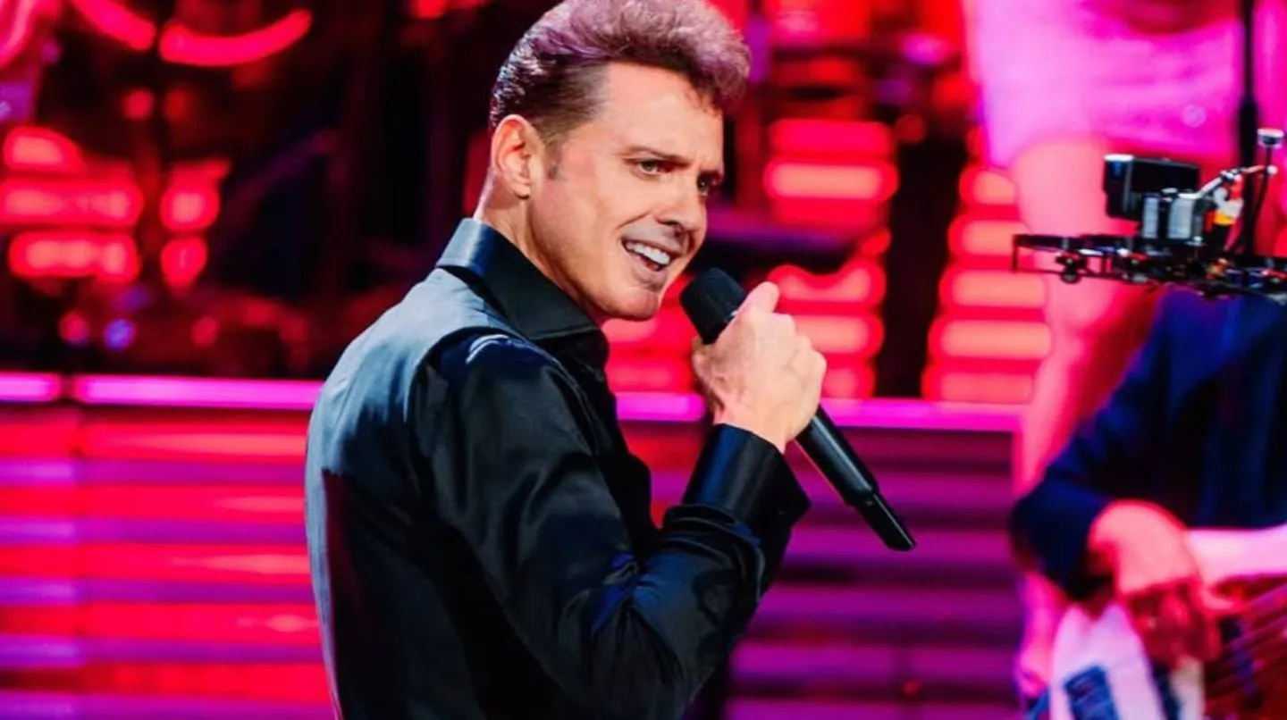 Luis Miguel reapareció sonriente tras meses de rumores sobre su salud