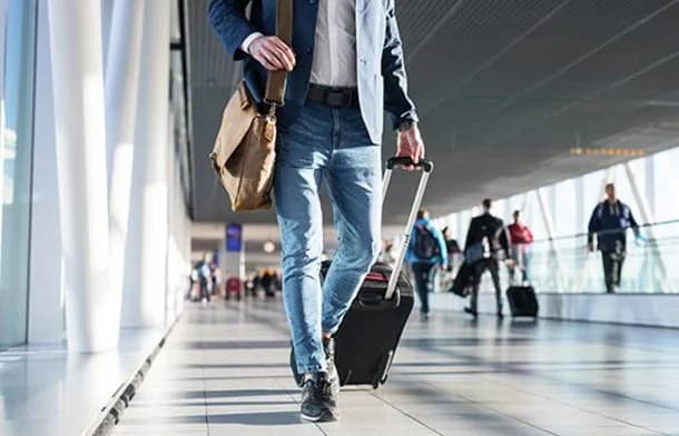 Cada vez más jóvenes miran al exterior, pero ya no solo por razones económicas