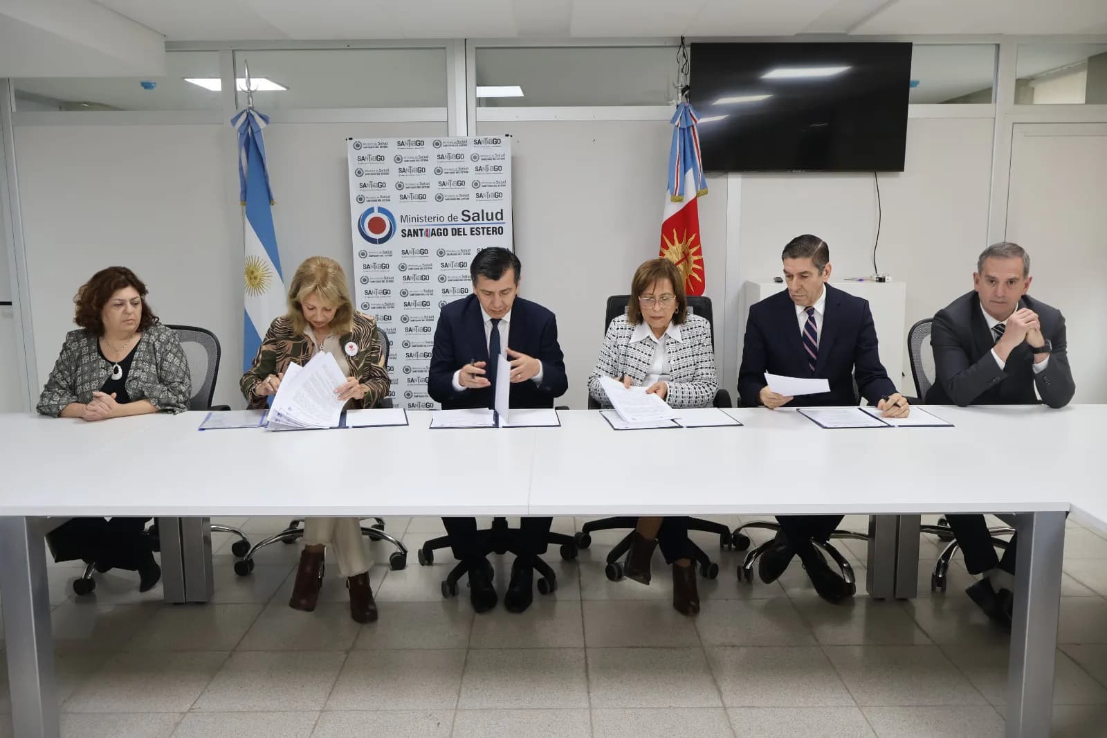 Salud, UNSE, UCSE y ASSEC se unen para reforzar la prevención del cáncer en Santiago