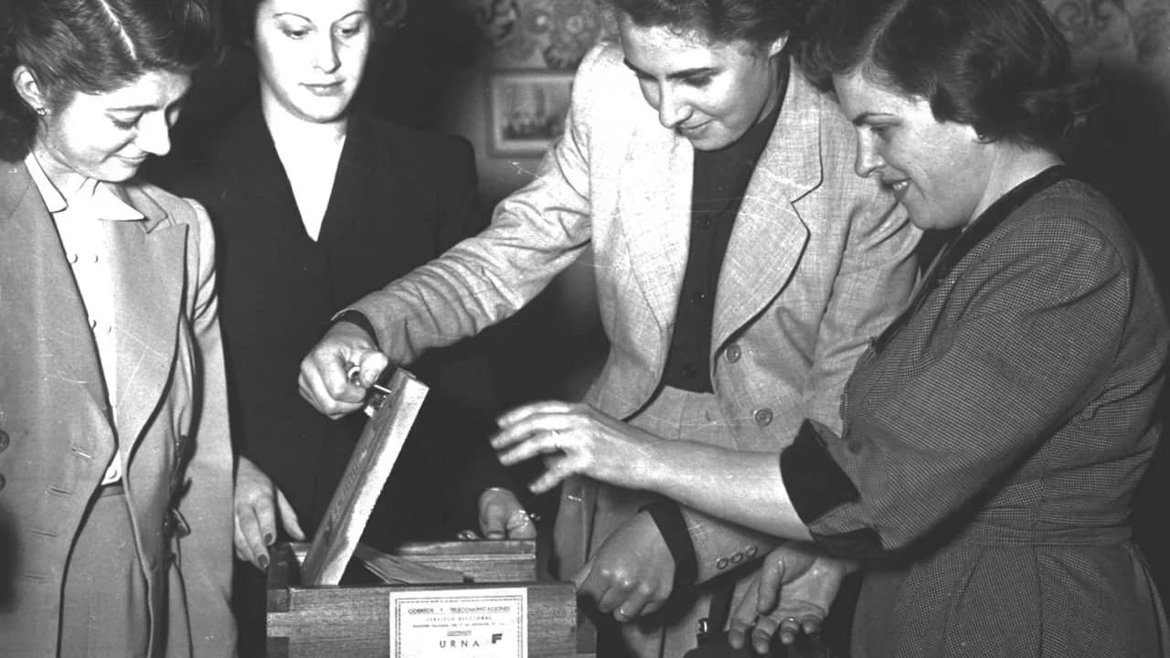 Qué pasó un 23 de septiembre: del voto femenino a Perón, Neruda y Freud