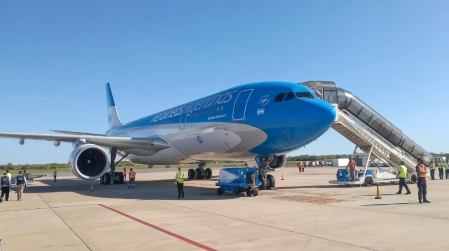“Temblaban los vidrios”: un avión volvió de emergencia a Ezeiza y vecinos escucharon explosiones