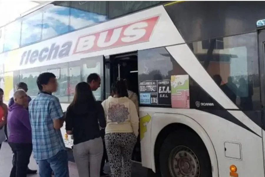 Aprehendieron en Las Termas a un pasajero acusado de amenazar a los viajeros de un colectivo con un cuchillo