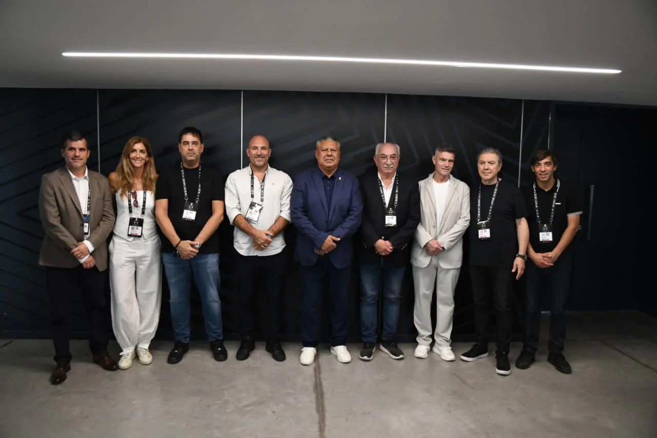 El Gobierno provincial entregó reconocimientos a la AFA, Rosario Central y Estudiantes antes de la final en Santiago