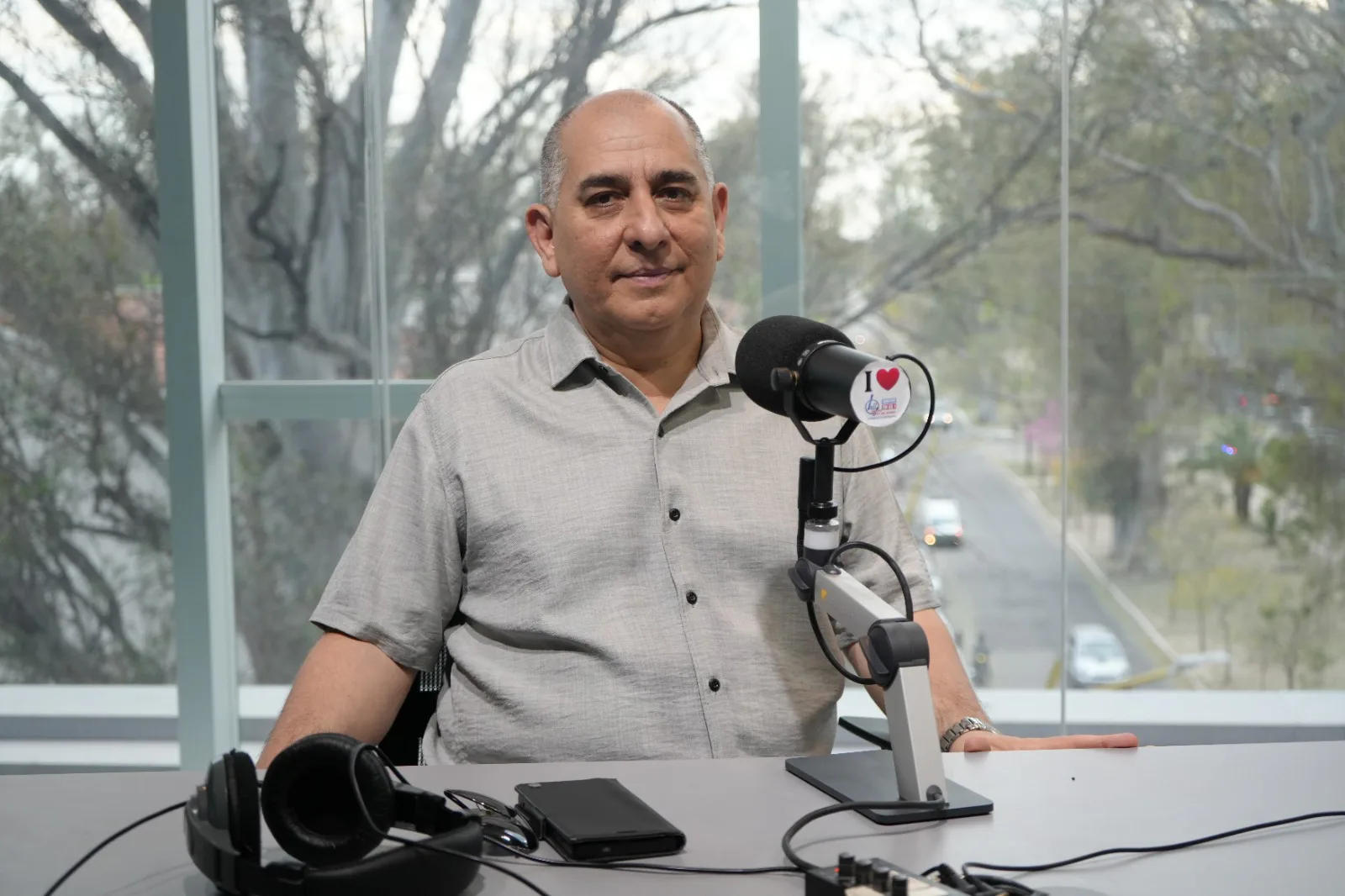Eduardo Bucci celebró el Día del Rector en LV11 y presentó la amplia propuesta educativa de la ESPEA