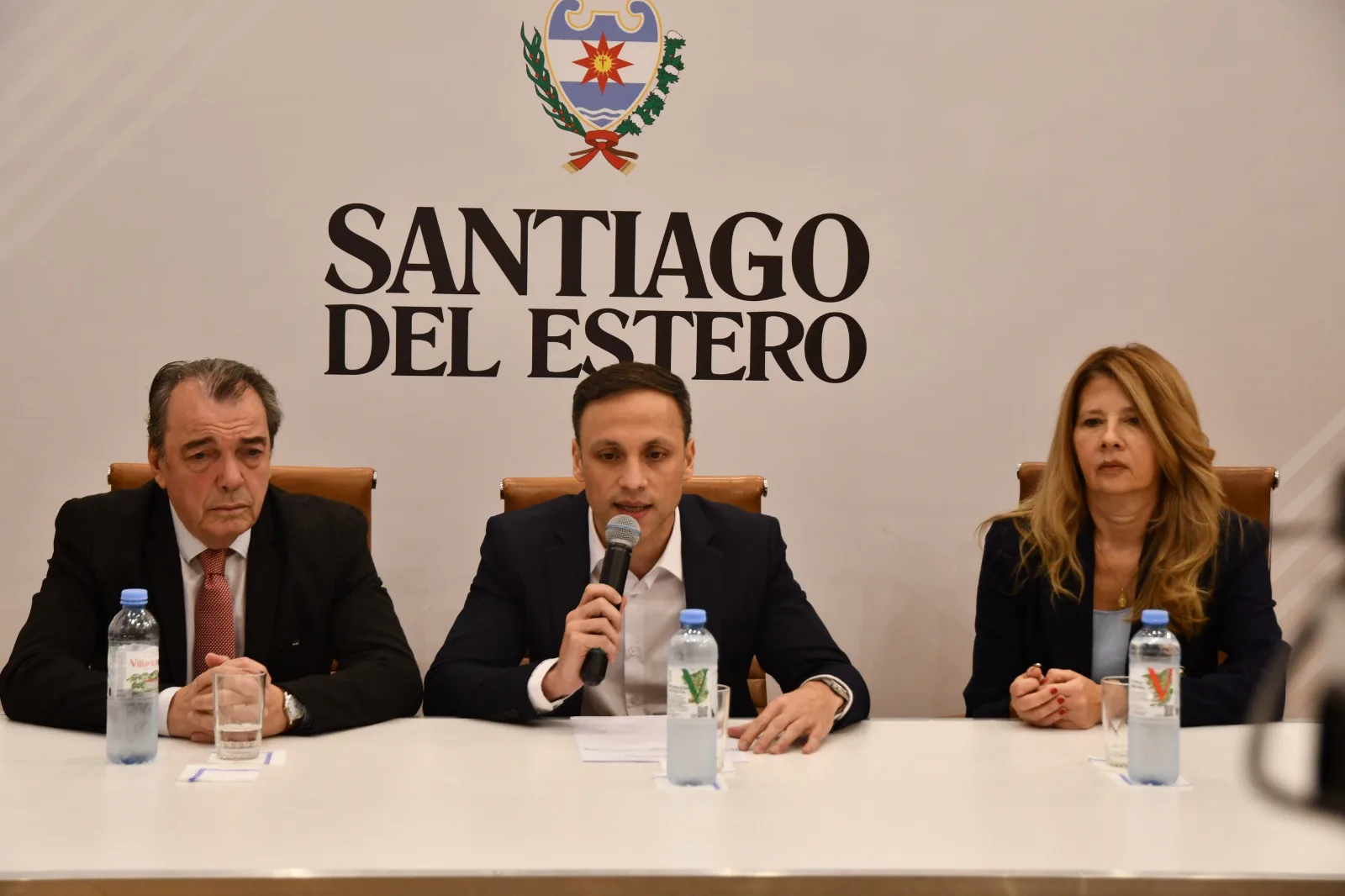 Anunciaron bonos extraordinarios para tarjetas sociales y planes de emergencia en la provincia