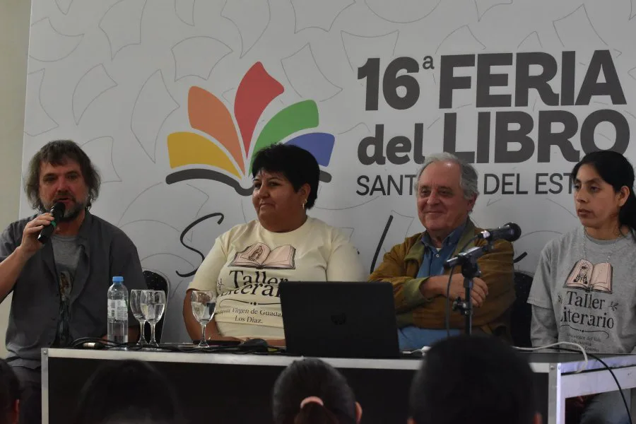 Niños de Los Díaz y Los Acosta presentaron sus producciones literarias en la 16.ª Feria del Libro