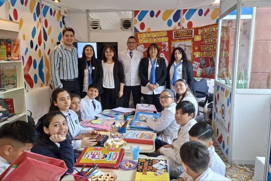 La Escuela N.º 824 presentó su proyecto “Desayuno Literario” en la Feria del Libro