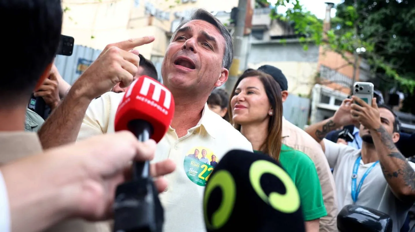 “Quiero ganar”: Flávio Bolsonaro votó en Río de Janeiro y habló de su objetivo