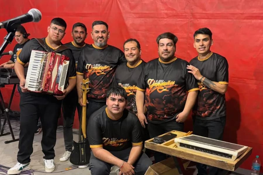 El Barrial celebra con un gran festival bailable el aniversario de su escuela y de la Agrupación Gaucha