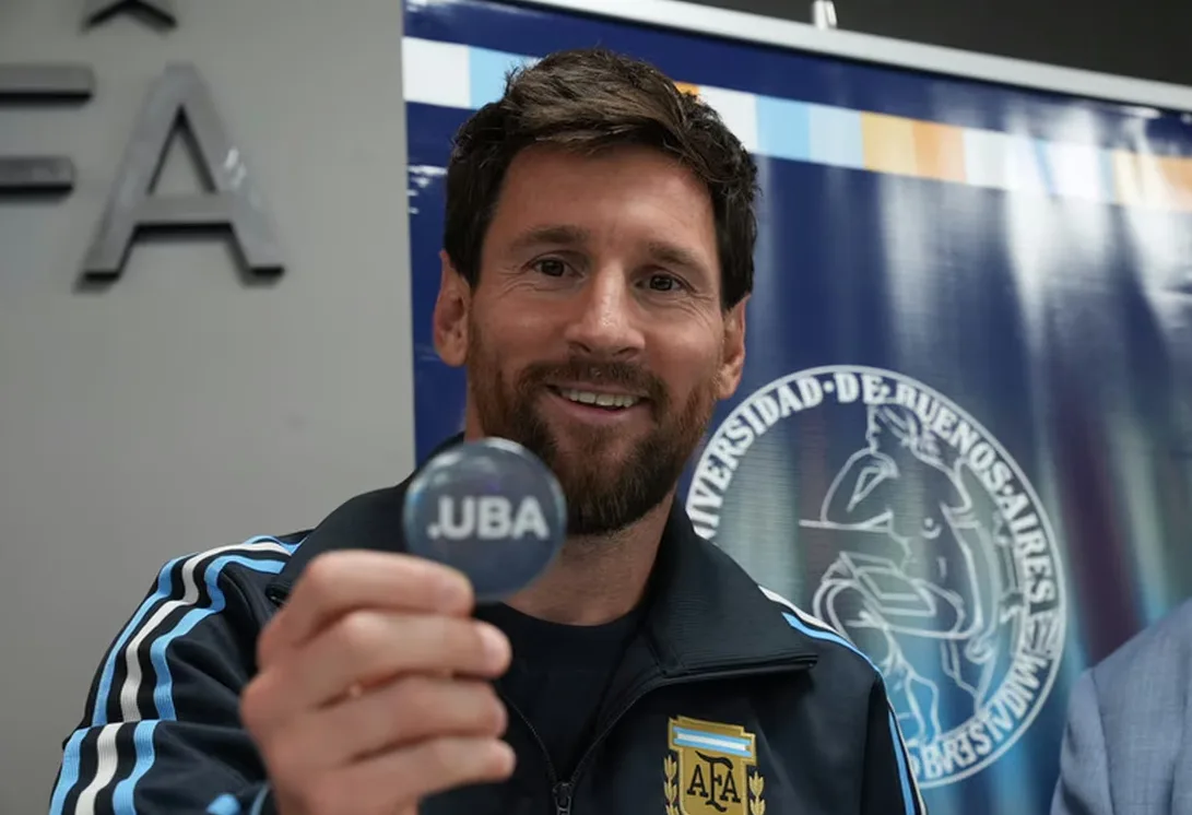 La Universidad de Buenos Aires distinguió a Lionel Messi con el Doctorado Honoris Causa