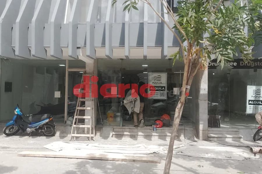 Dos trabajadores resultaron heridos tras caer de un andamio en pleno centro capitalino