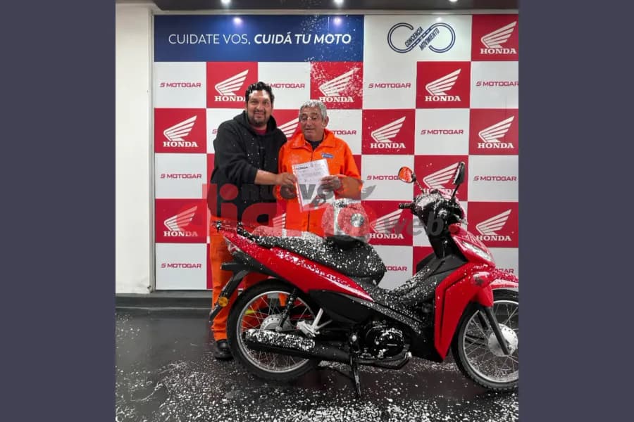 Honda le entregó su nueva moto a Don Ibarra tras viralizarse su historia en redes sociales