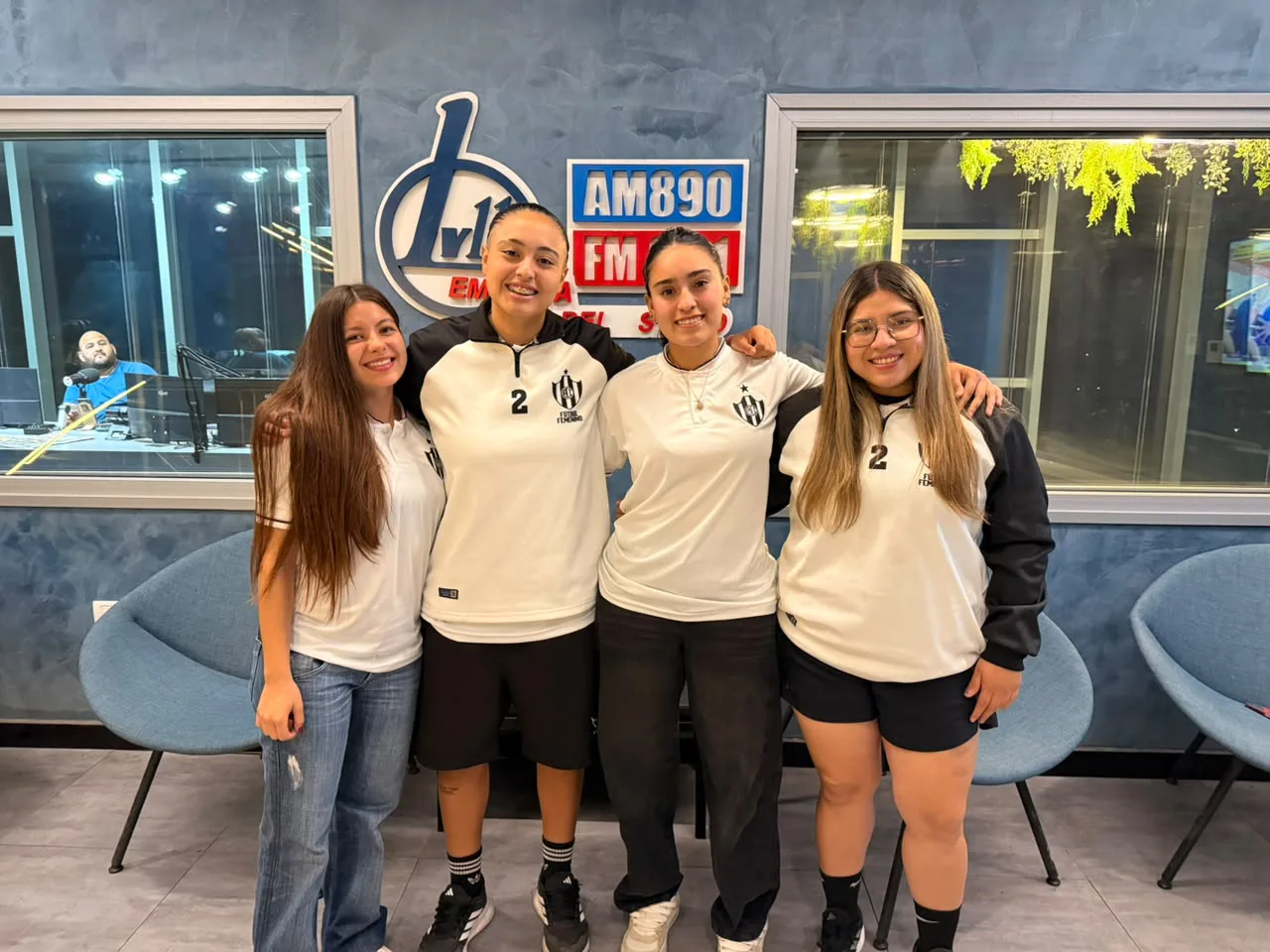 Las jugadoras de Central Córdoba visitaron Radio LV11 tras consagrarse en el Torneo Regional Federal Amateur