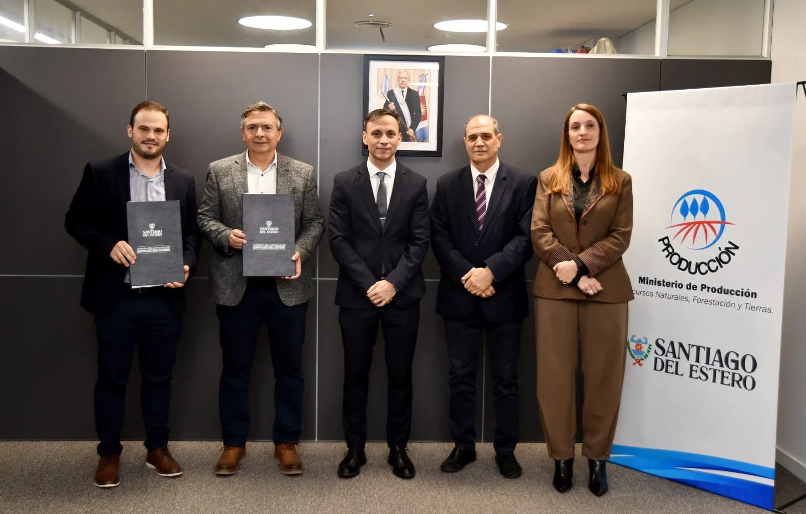 La provincia suscribió un convenio técnico con el Colegio de Ciencias Forestales para fortalecer la restauración de bosques nativos