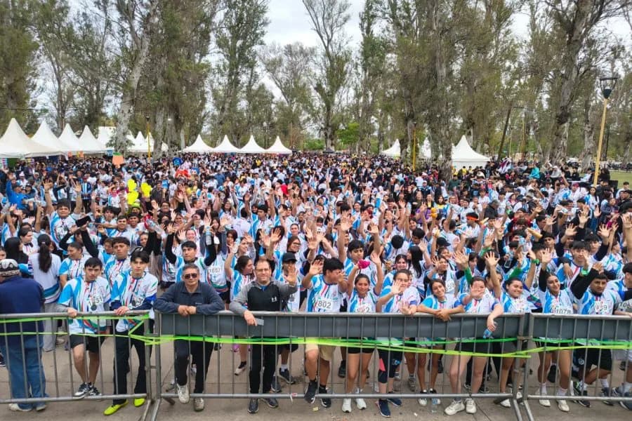 Exitosa convocatoria en la 1.ª Maratón Intercolegial Itinerante por la Salud Mental en la Capital