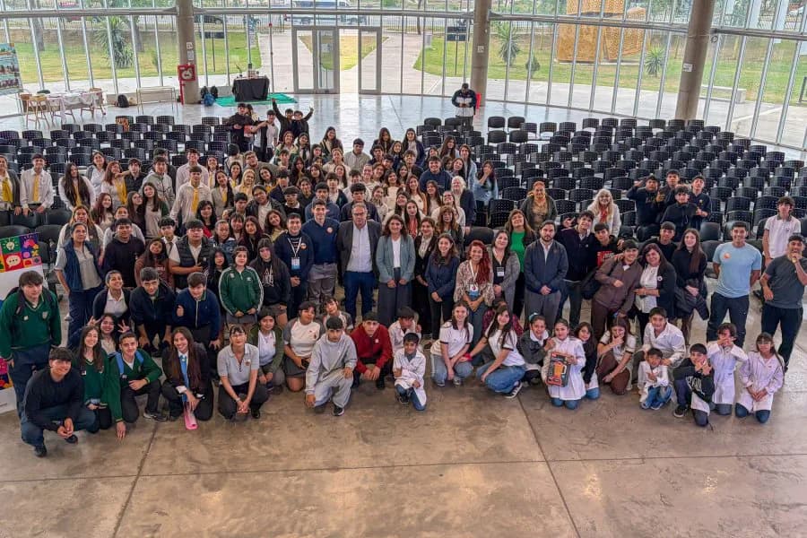 Más de 150 alumnos y docentes participaron del 1.º Encuentro Provincial de Estudiantes Solidarios en el Parque Sur