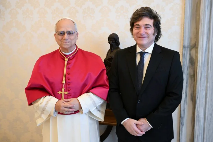 Javier Milei le deseó una pronta recuperación al papa León XIV antes de su operación de pulmón