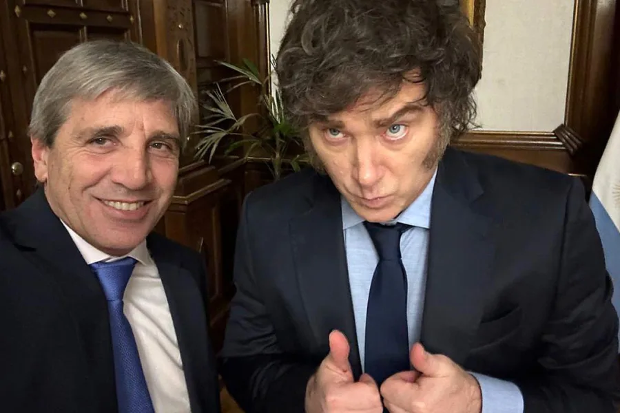 Javier Milei desmintió la salida de Luis Caputo de Economía: "Hay que estar loco para pensarlo"