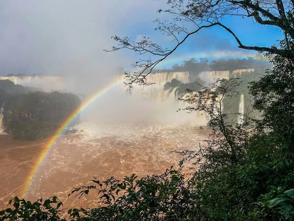 Después de la crecida del río, las Cataratas del Iguazú vuelven a recibir visitantes