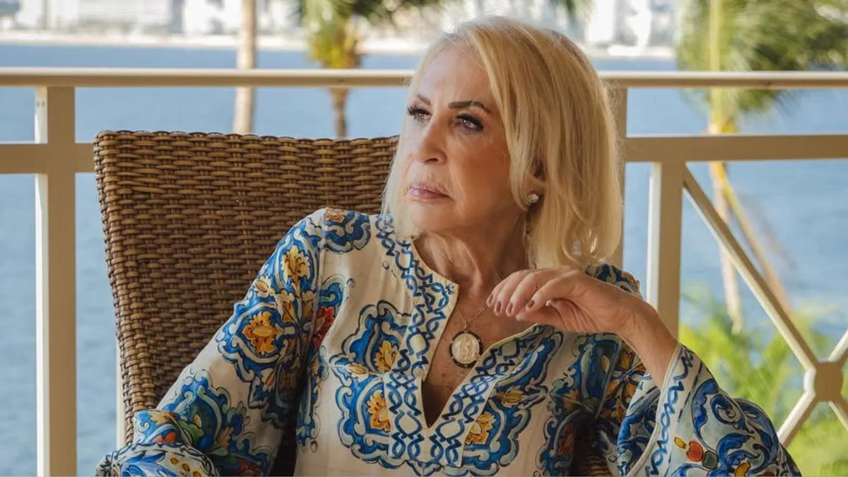 Laura Bozzo se recupera de un problema de salud en Acapulco rodeada de su familia