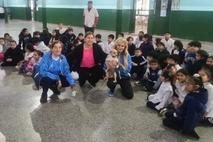 Amor Animal llevó un importante mensaje a los alumnos de la Escuela Sarmiento