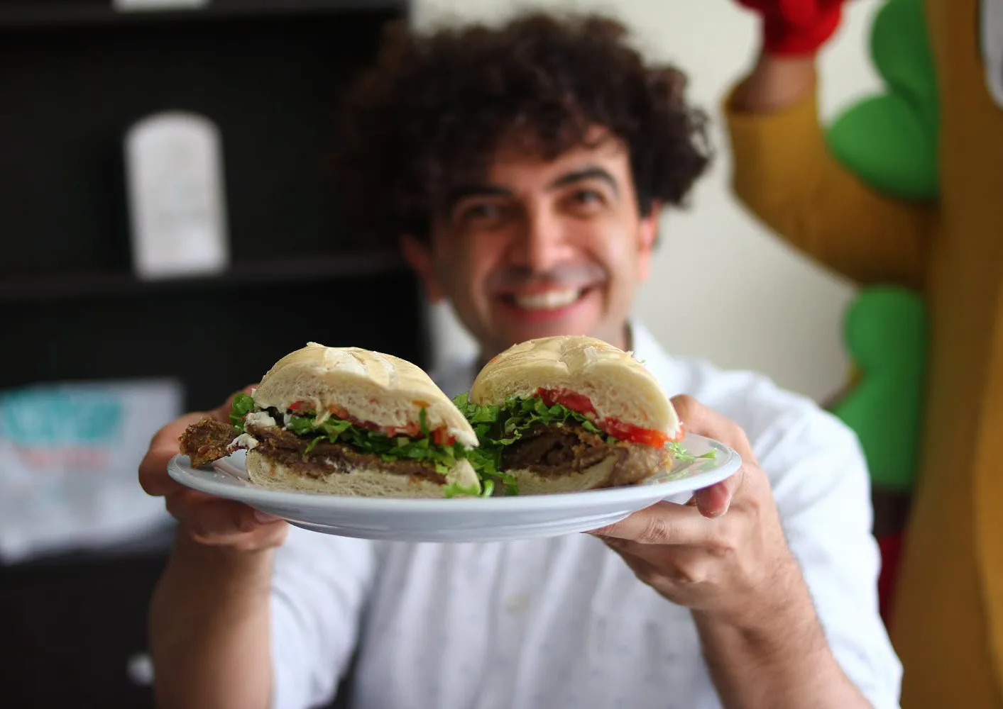 Santiago recibió el sabor tucumano: presentaron la quinta edición del Festival Nacional del Sánguche de Milanesa