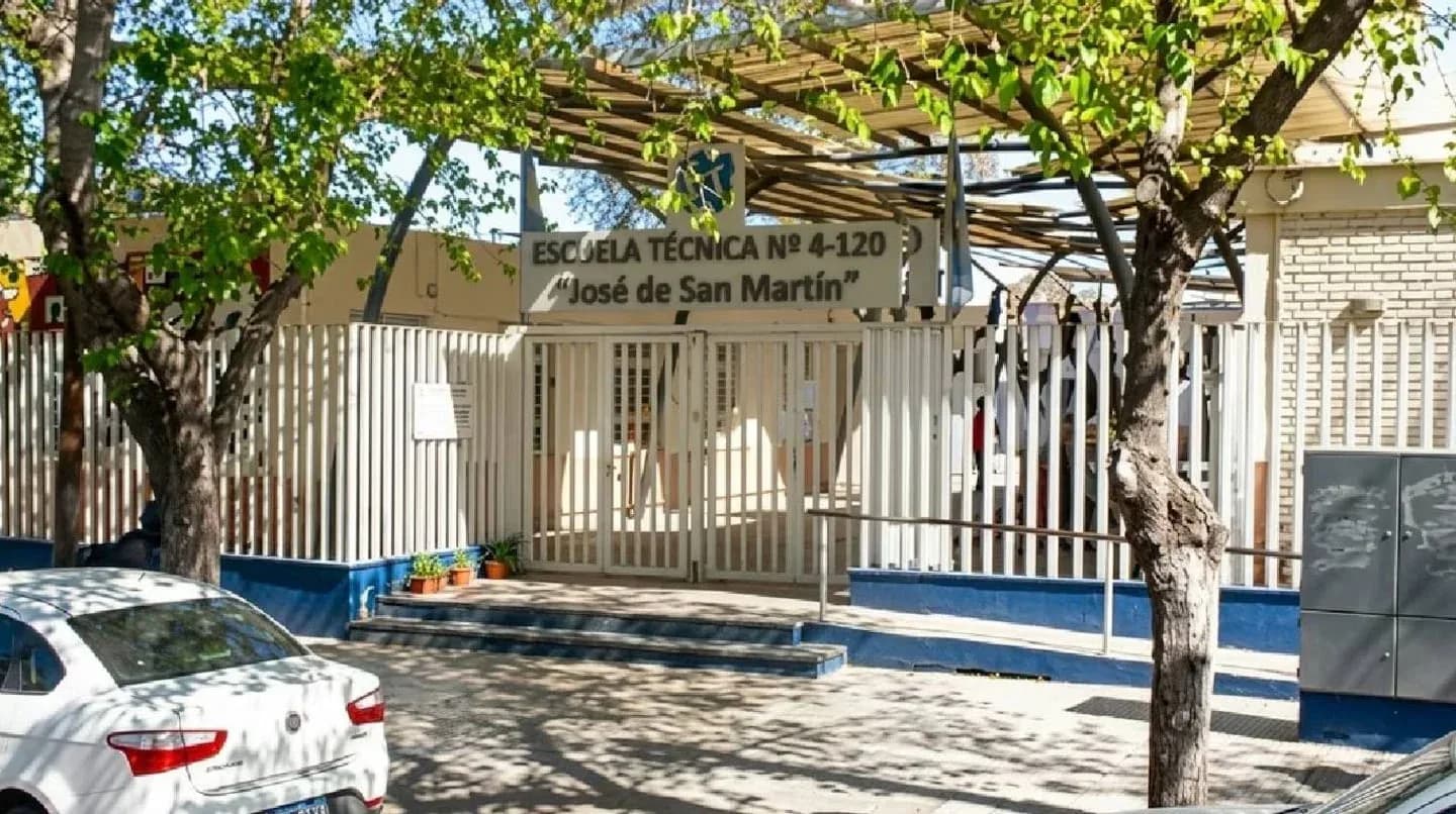 Investigan la viralización de material íntimo de una docente en una escuela técnica