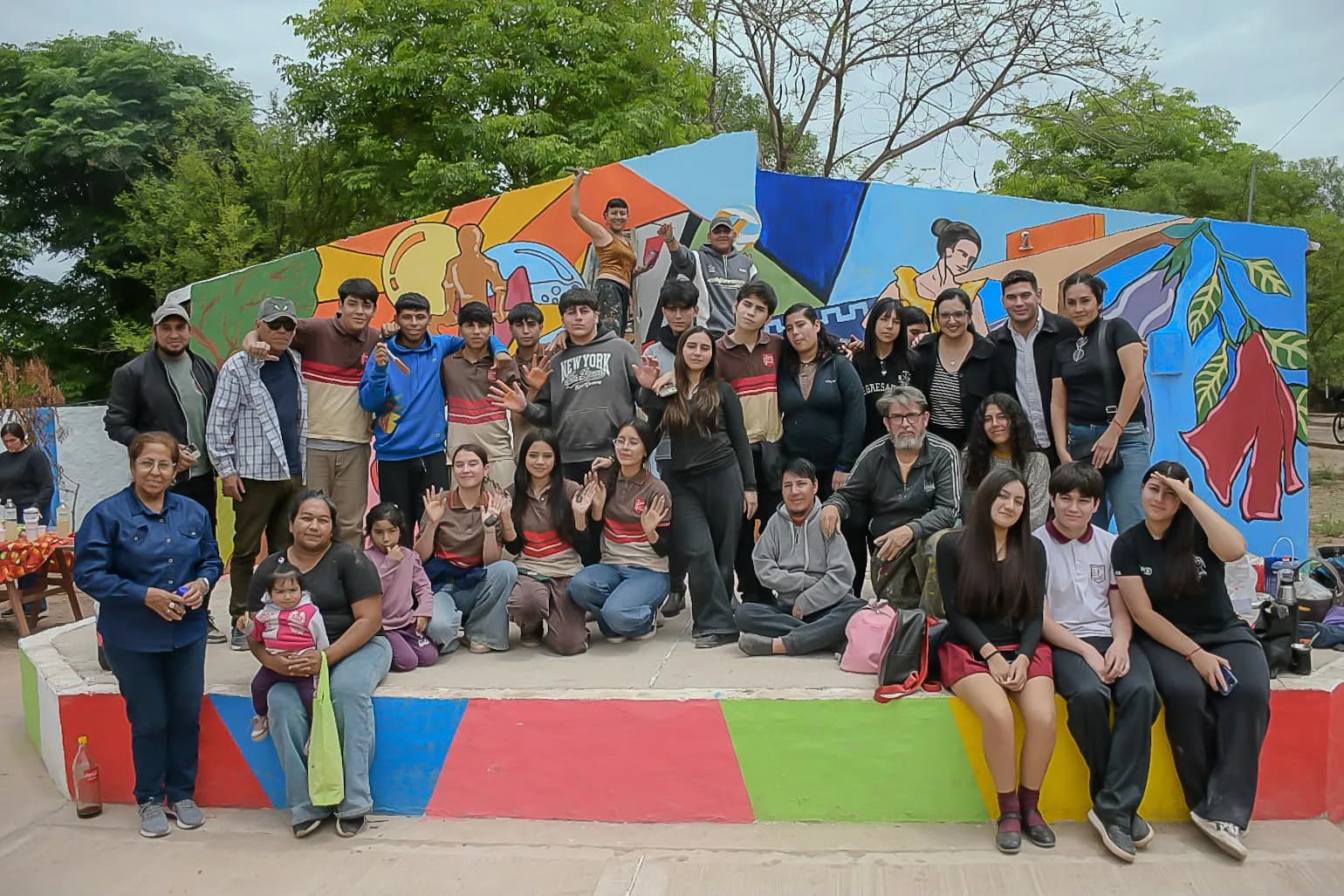 La Dirección de la Juventud promovió un mural artístico en Monte Quemado para revalorizar la cultura local