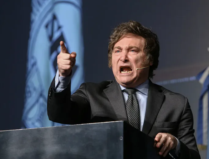 Javier Milei volvió a arremeter contra el periodismo en medio de la polémica por el poder adquisitivo
