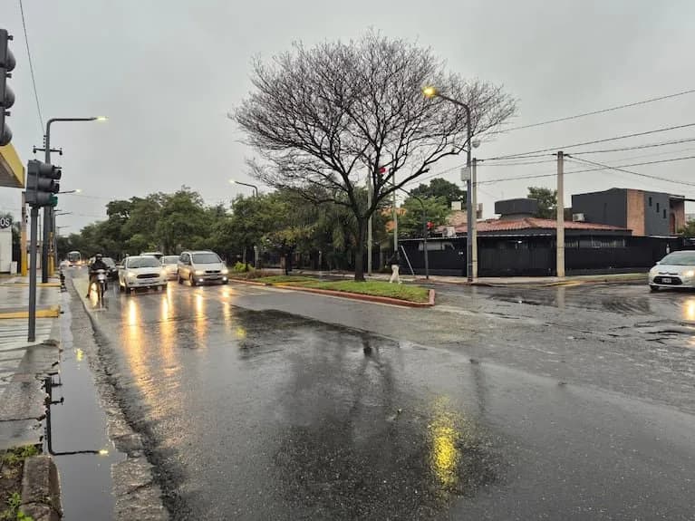 Alerta amarilla en Santiago: nueve departamentos bajo amenaza de fuertes tormentas