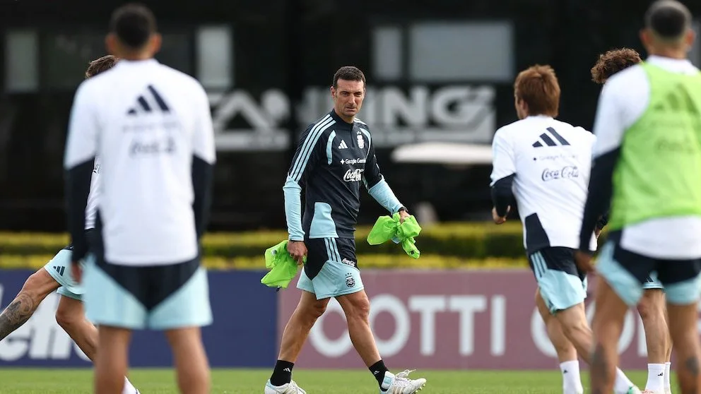 Scaloni prepara la primera lista sin Messi: bajas importantes, sorpresas y una camiseta que busca dueño