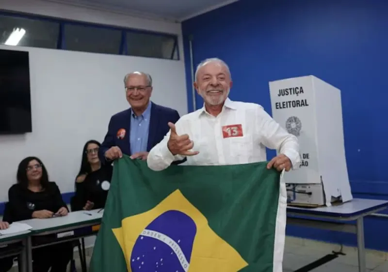 Lula Da Silva emitió su voto en San Pablo y lanzó duras críticas contra Jair Bolsonaro